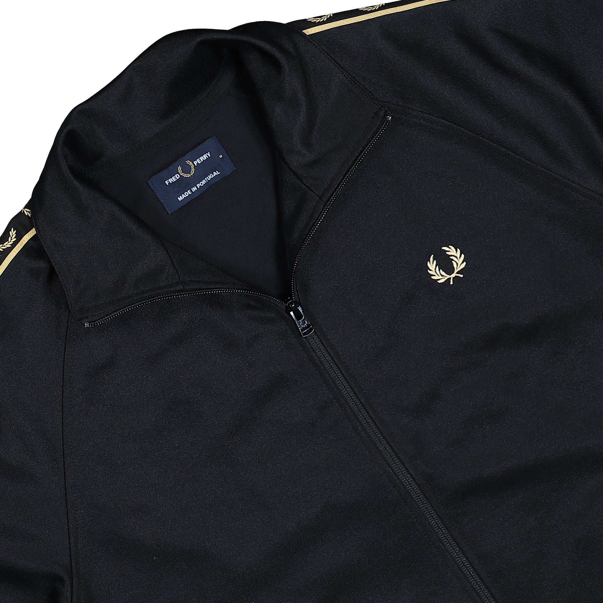 Fred Perry Contrast Tape Track Jacket Black / Champagne Track Jackets J5557-90A Detailfoto | Overkill
